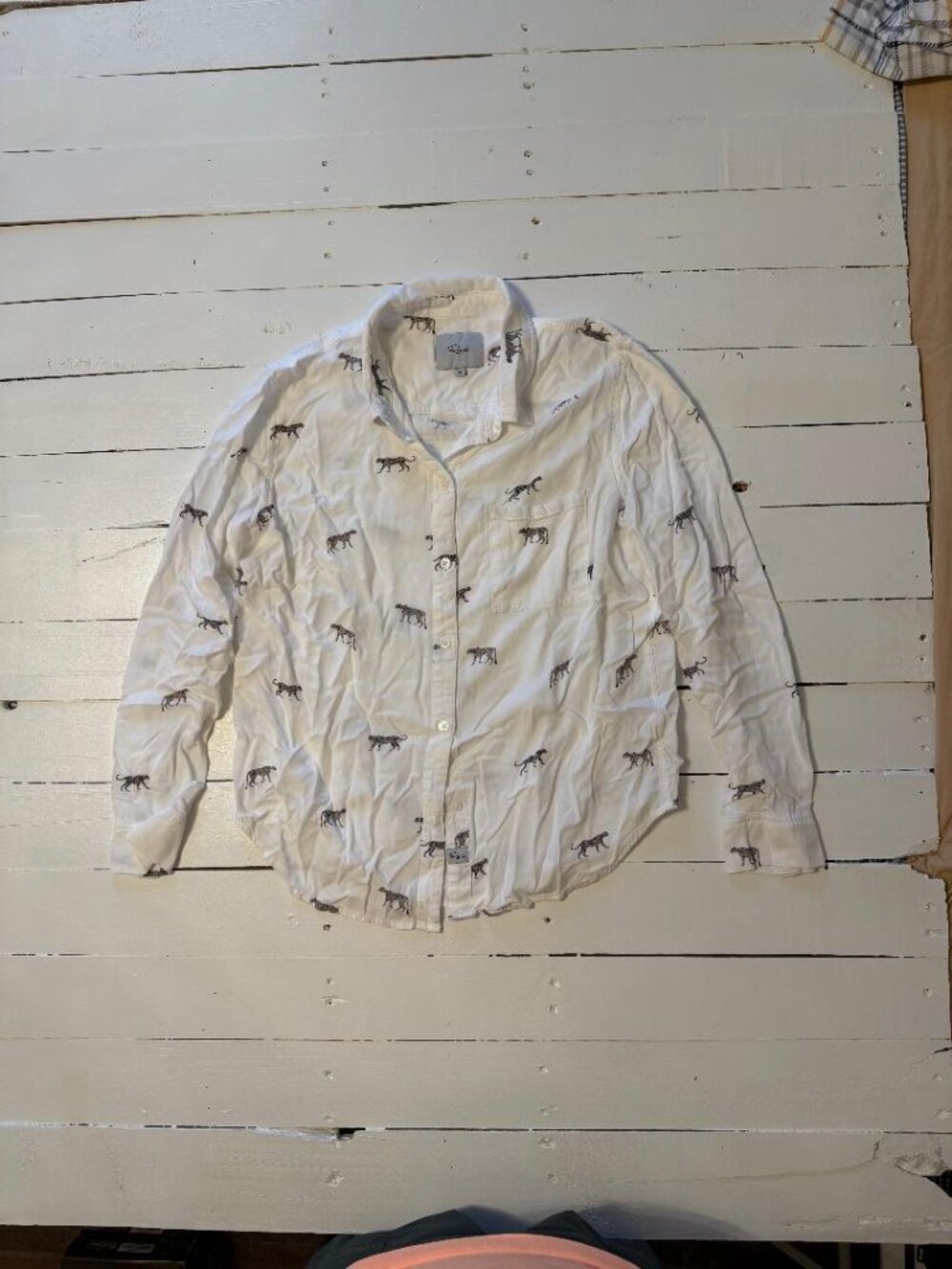 Rails Women's Medium White Tiger Print Button Down Long Sleeve Shirt